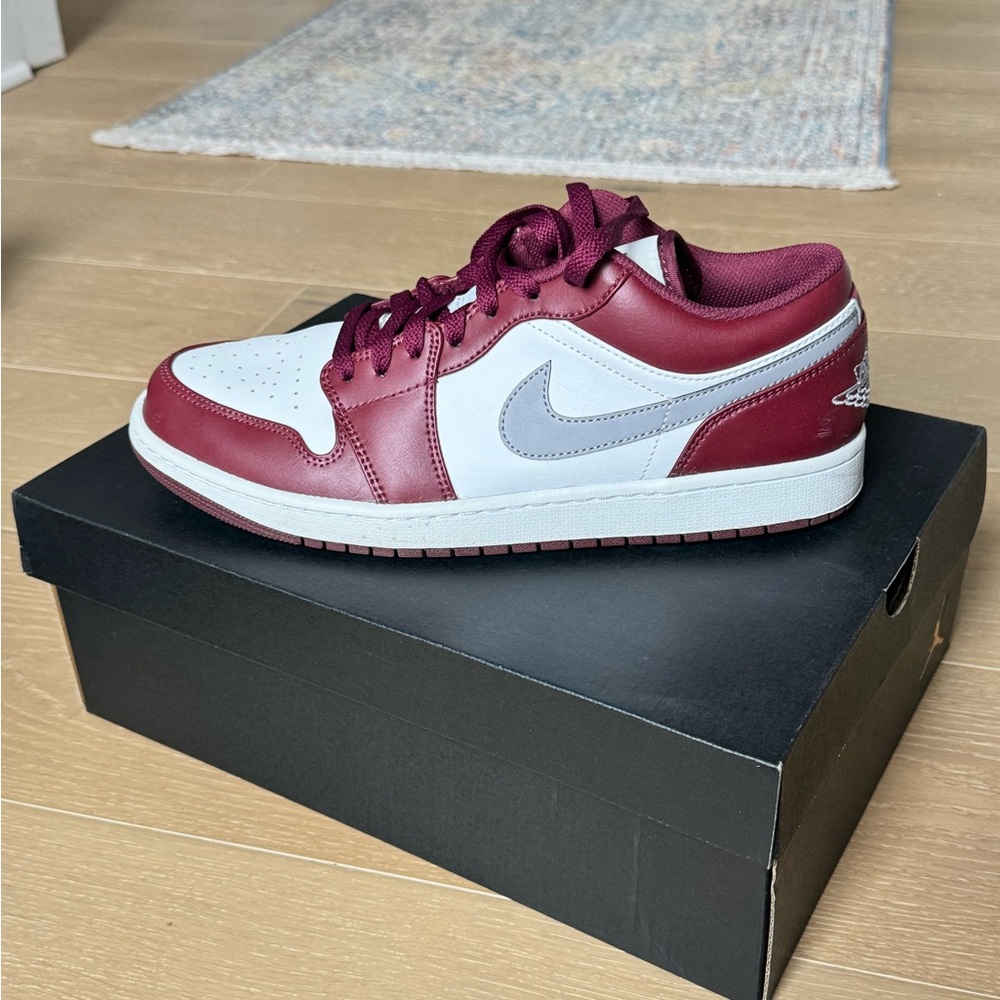 Jordan Air 1 Low in Gray and Black